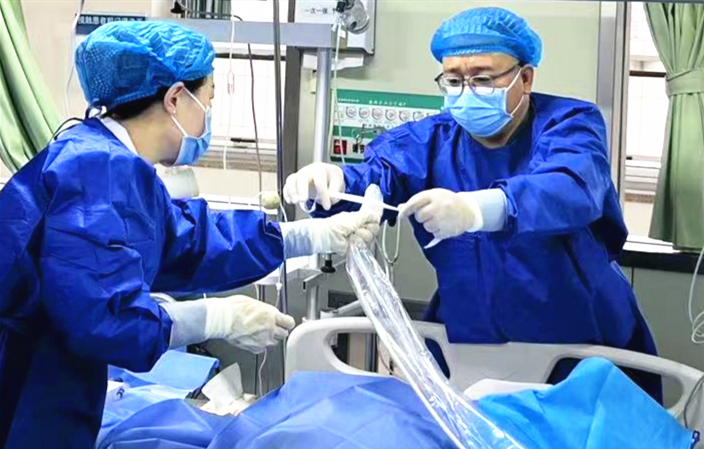 一场“吃出来”的危机——油腻+酒精=危重症？